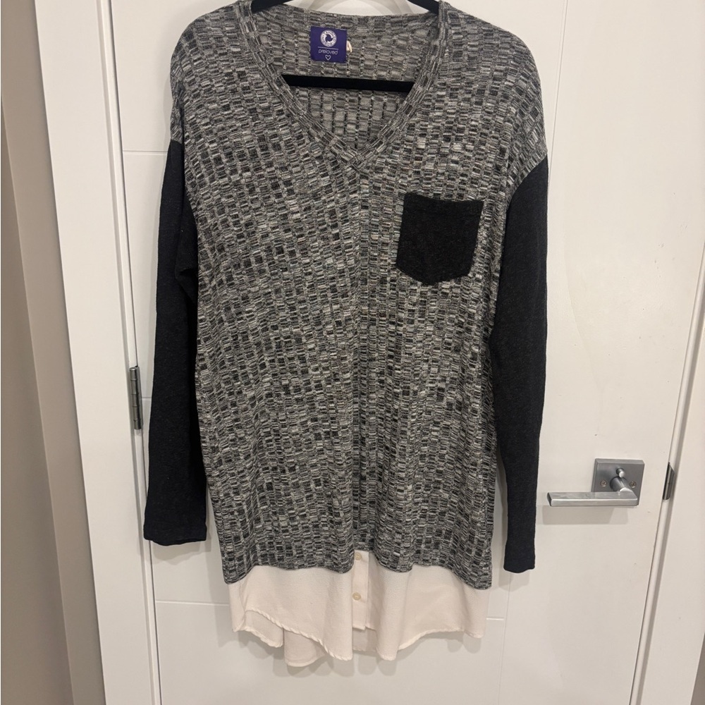 Tangled Bobbin Gray Knit V-Neck Tunic with Black Trim